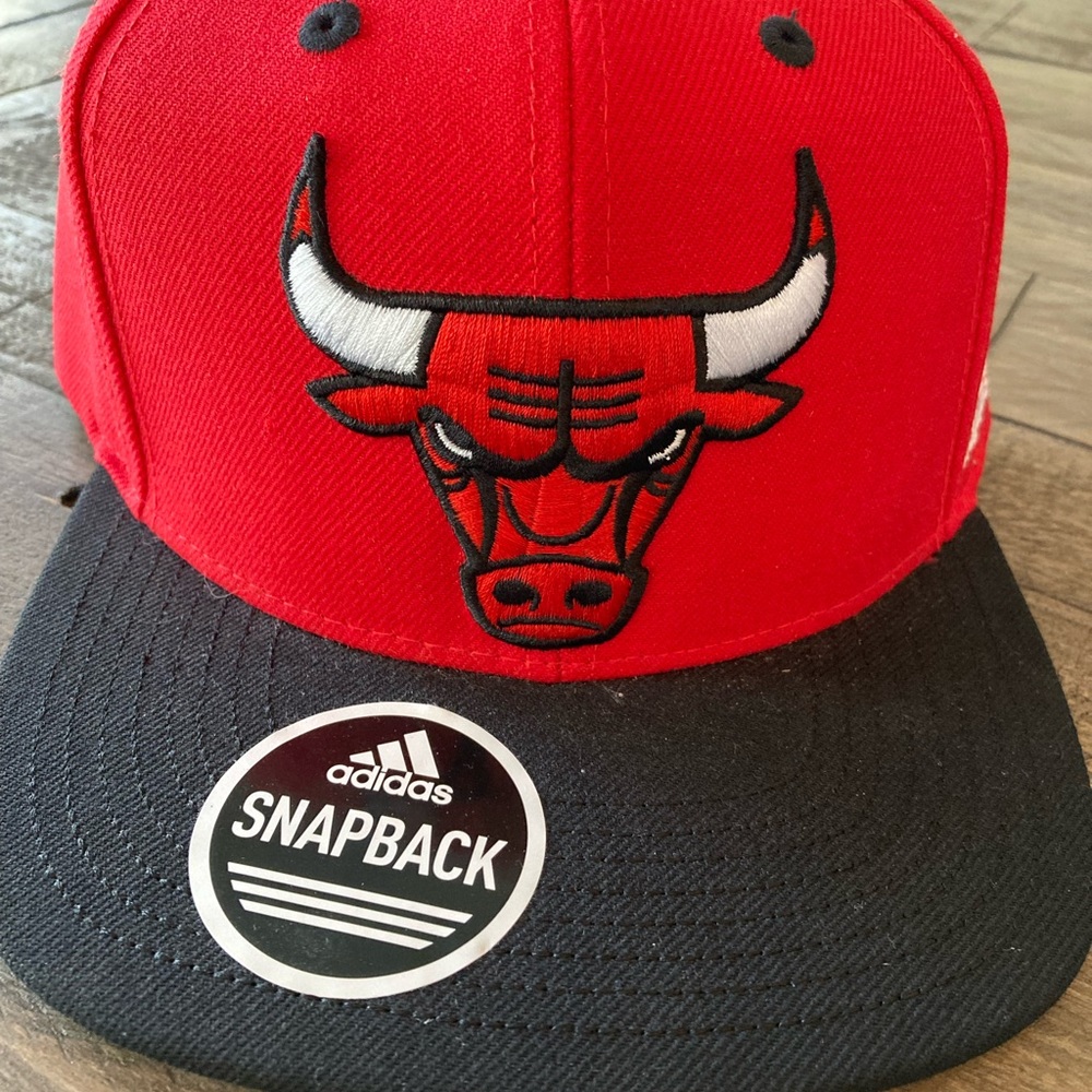 Chicago Bulls flatbill hat NWT.